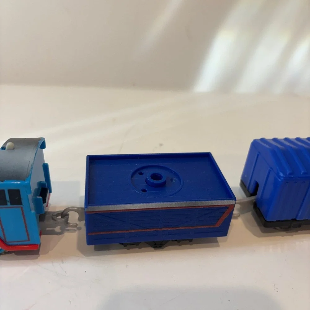 Thomas & Friends TrackMaster Gordon Motorized Engine Blue Cargo Cars Train Set